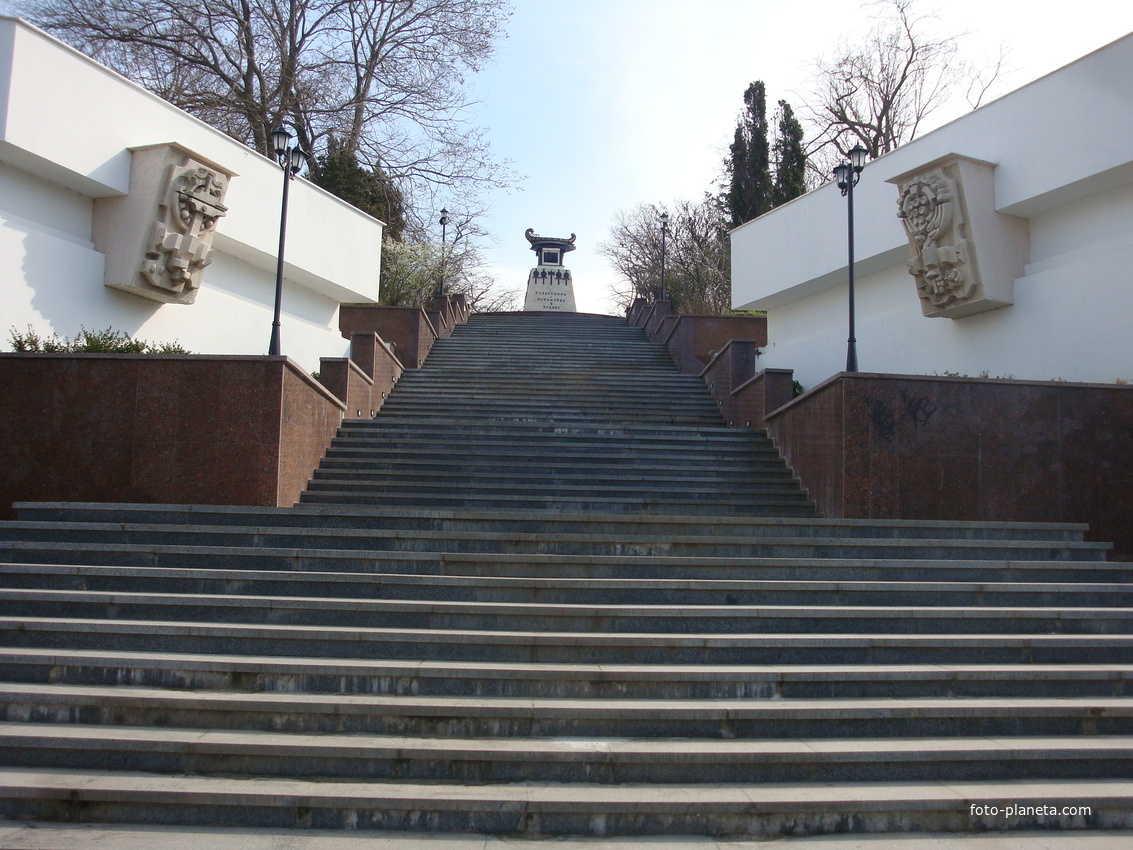 Памятник казарскому в севастополе фото