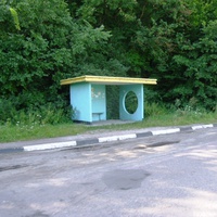 Автобусна зупинка біля траси Черкаси-Канів.