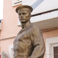 Памятник подвигу военных моряков