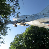 Памятник - истребитель-бомбардировщик СУ-17