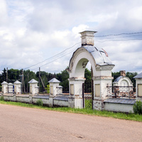 ворота Вознесенской церкви в Каринке