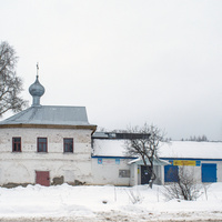 Благовещенская церковь в с. Полом и магазин