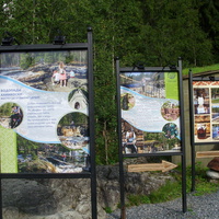 Информационные щиты у водопада Ахинкоски