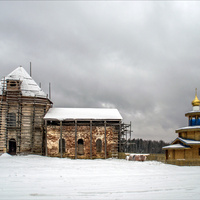 Троицкая церковь (старая и новая) в с. Троица Белохолуницкого района Кировской области