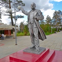 Памятник Ленину в парке имени Орешкова