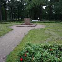 Октябрский бульвар.Место захоронения бойцов периода гражданской войны.