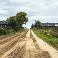 Дорога и указатель на деревню Поломка Мурашинского района