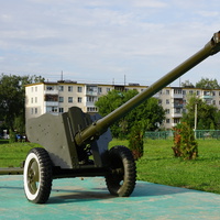 Бульвар Победы, 85 ММ противотанковая пушка Д-44