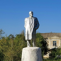 Памятник Ленину в сквере