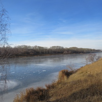 Река Исеть ранней весной.
