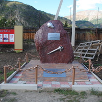 Памятник горнякам и металлургам Акташа.