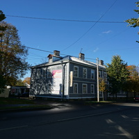 На улице Чкалова.