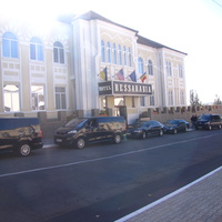 Гостиница "Бессарабия".Болгарский правительственный кортеж.