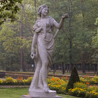Скульптура в Нижнем парке