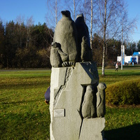 Улица Победы.Статуя.Дельфины.