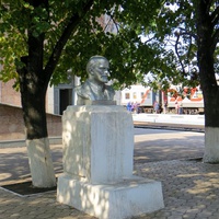 Памятник Ленину на станции Лихая