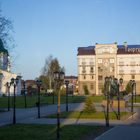 Гостиница "Георгиевская" (ул. Ленская 35) и сквер Достоевского