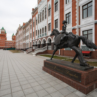Памятник императрице Елизавете Петровне на коне