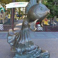 Скульптура "Золотая рыбка".