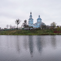 Свято-Михайловская церковь над прудом на реке Притварка