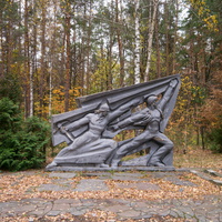 Заброшенный памятник строителям боярской узкоколейки