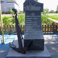 Пам'ятний знак, в селі Мошнах в 1823 році був побудований перший пароплав на Дніпрі.
