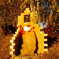 Памятник разрушенным деревням Кировской области в деревне Дворяне