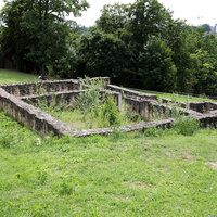 Руины в парке "Три желудя"