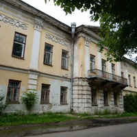 Дом Варакина, Набережная VI Армии, 137