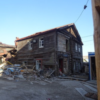Разрушенные дома рядом с администрацией