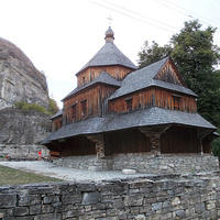 Деревянная Крестовоздвиженская церковь