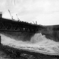 Сброс воды из водохранилища по водосбросному каналу на Вилюйской ГЭС,1967 год.