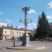 Электрический столб на городской площади
