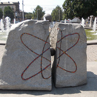 Скульптура на городской площади