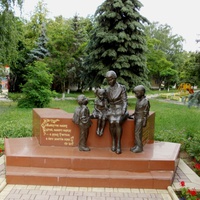 Памятник Учительнице