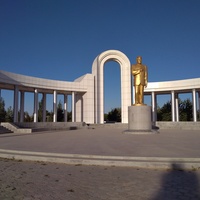 Памятник Сапармурату Ниязову