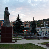 Центр Боржоми с памятником Илье Чавчавадзе