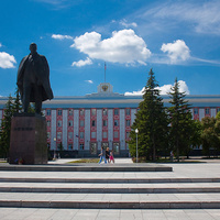 Площадь Советов, памятник Ленину