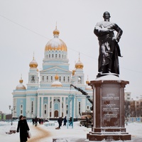 Свято-Федоровский собор  и памятник адмиралу Федору Ушакову