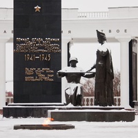 Памятник войнам ВОВ на площади Победы