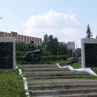 Памятник "Скорбящая мать", посвящённый жертвам войн в Афганистане и Чечне