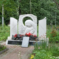 Мемориальный комплекс выпускникам лицея №40 , погибшим при исполнении воинского долга