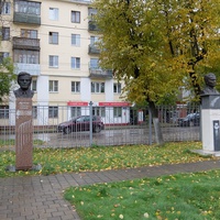 Памятники Будашкина и Туликова
