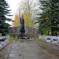 Мемориал в честь работников завода, погибших на фронте