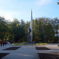 Памятник  в сквере Мира