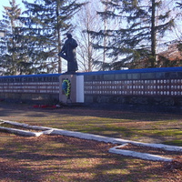 Пам'ятник односельчанам  загиблим у війні 1941-45 р .