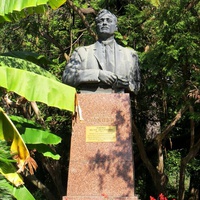 Памятник Лакоба Н.А.