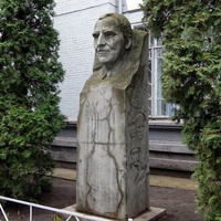 Памятник советскому писателю К.М. Симонову