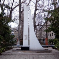 Монумент преподавателям, сотрудникам и студентам ВУЗа, павшим в боях Великой Отечественной