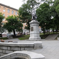 Памятник адмиралу Завойко